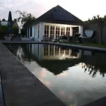 Шале Gardenhouse With Private Jacuzzi & Private Sauna