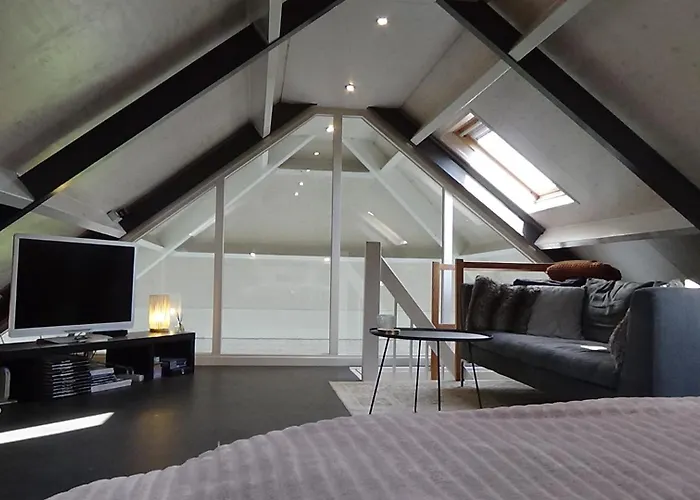 Gardenhouse With Private Jacuzzi & Private Sauna *